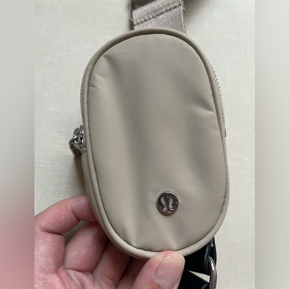 Lululemon Crossbody with Nano Pouch 2L - Trench - Picture 5 of 16